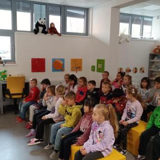 1. A v knihovně