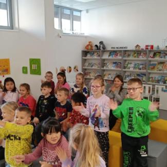 1. A v knihovně