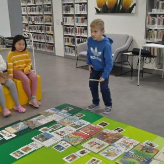 2. B v knihovně