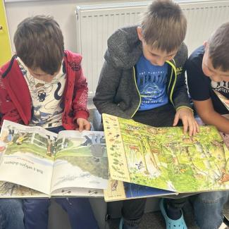 3. B v knihovně