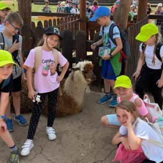 Výlet 2. tříd do Zooparku Zelčín